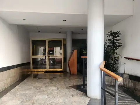 Excelente departamento 2 ambientes en Alquiler con lavadero, en Liniers
