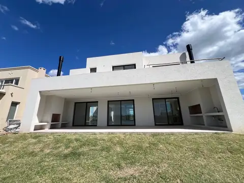 Casa 7 ambientes con 3 baños