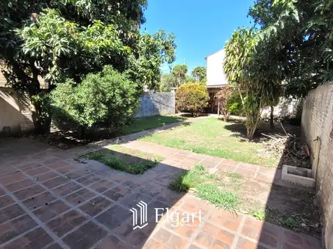 Casa - Venta - Argentina, San Miguel de Tucumán -  Carlos Pellegrini 200