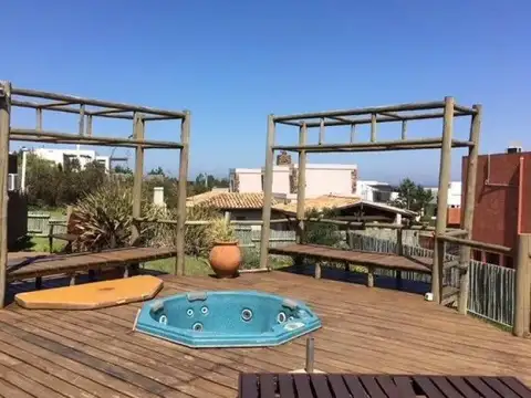 Casa en Alquiler Temporal con 2 cocheras