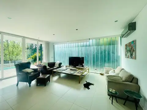 Casa 6 ambientes con 4 baños