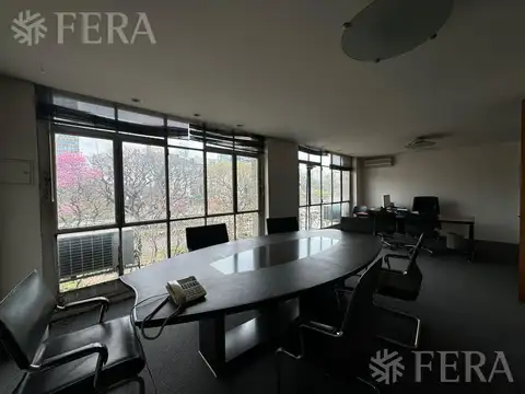 Oficina 5 ambientes con 2 baños