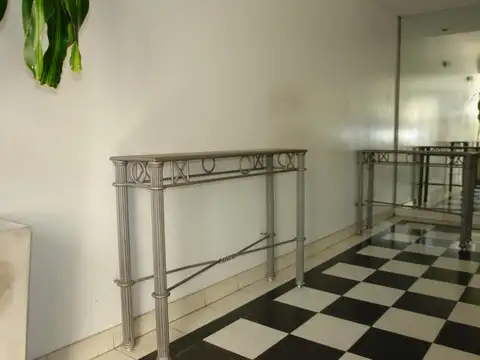 Luminoso 2 AMB frente al subte