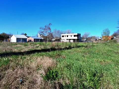 Terreno en venta calle 65 e/ 156 y 157 Los Hornos