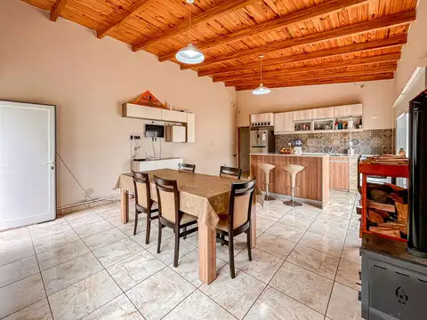 Casa en Venta con 2 cocheras
