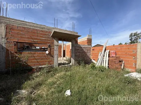 LOTE CON MEJORAS EN BARRIO ASTOLFI I