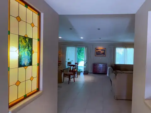 Casa 10 ambientes con 2 baños