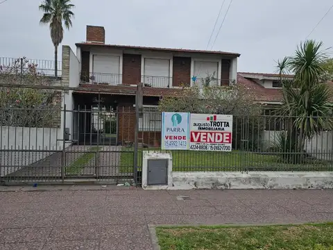 Chalet en  2 Ptas.  en venta  en Florencio Varela Centro