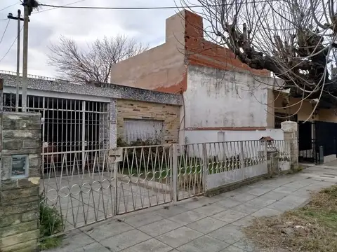 CASA EN VENTA 3 AMBIENTES GRAN OPORTUNIDAD