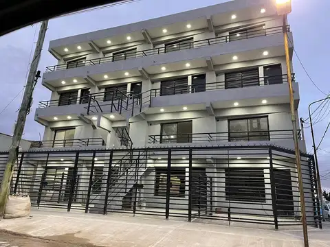 Departamento de 3 ambientes con cochera - Ezpeleta Este