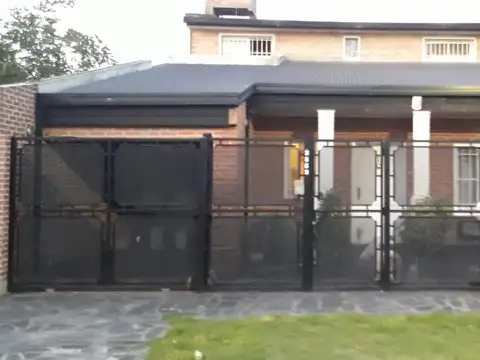 EXCELENTE CASA EN VENTA  EN GONETT - CON PATIO Y PARRILLA