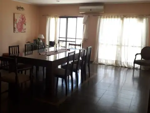 EXCELENTE CASA EN VENTA  EN GONETT - CON PATIO Y PARRILLA