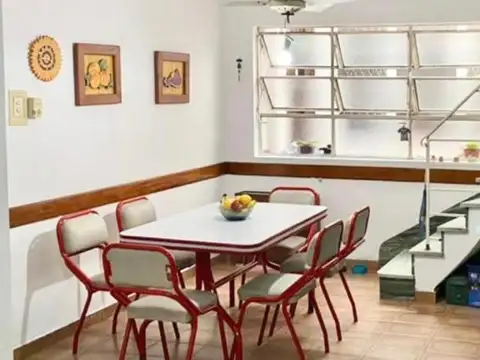Casa 5 ambientes con 2 baños