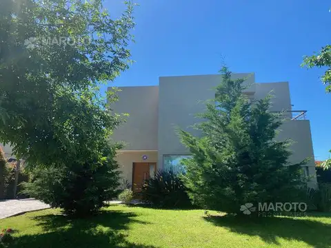 CASA EN VENTA  EN EL CANTON PUERTO - MAROTO PROPIEDADES