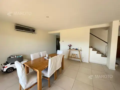 Casa 6 ambientes con 4 baños