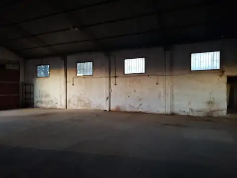 Vendo Galpón +local comercial
