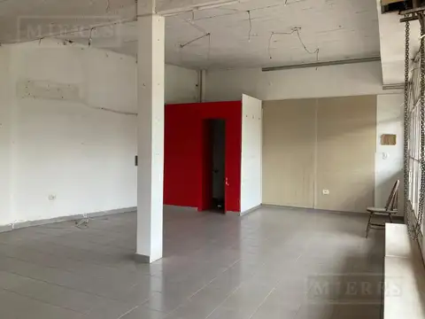 Local + deposito sobre colectora altura km42