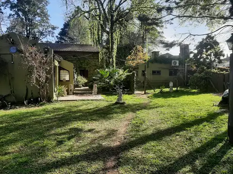 Casa 8 ambientes con 3 baños