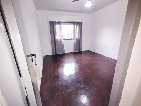 Casa en venta 2 dormitorios, patio seco, terraza, barrio Azcuénaga (acepta permuta) apta crédito