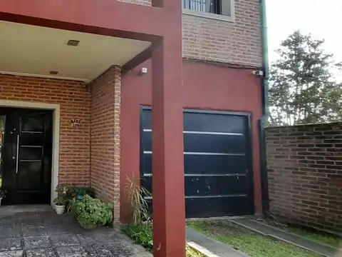 Casa 6 ambientes con 2 baños