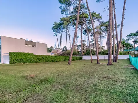 Terreno en Venta en Playa Mansa, USD 520.000