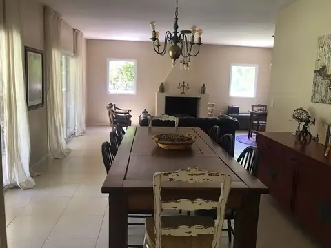 Casa 4 ambientes con 4 baños