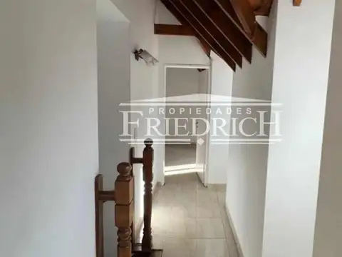 Casa en Alquiler con 1 cochera