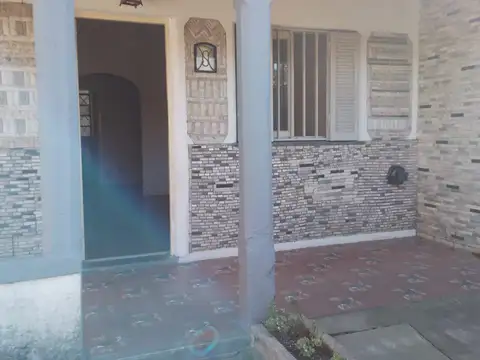 Departamento tipo casa en venta en El Palomar  TRES AMBIENTES  PATIO TERRAZA