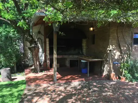 Quinta en Venta con 2 cocheras