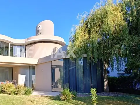 CASA EN VENTA 5 AMBIENTES B° LA COMARCA CENTENARIO