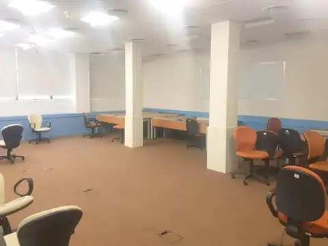 Oficina en Venta con 14 cocheras