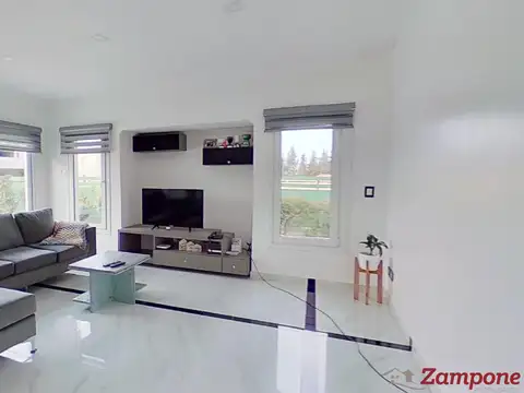 Casa en Venta con 3 cocheras