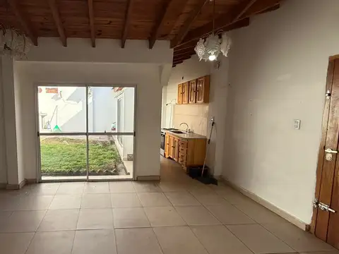 Casa 3 ambientes con 1 baño