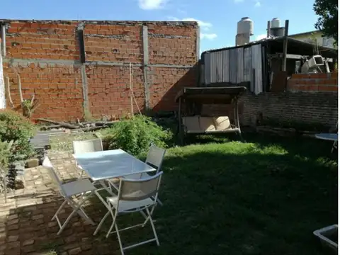 Casa 4 ambientes con 1 baño