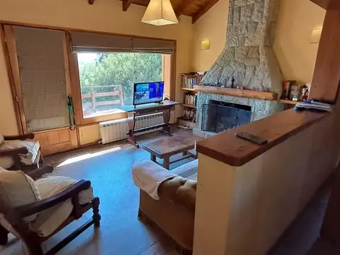 Casa 6 ambientes con 2 baños