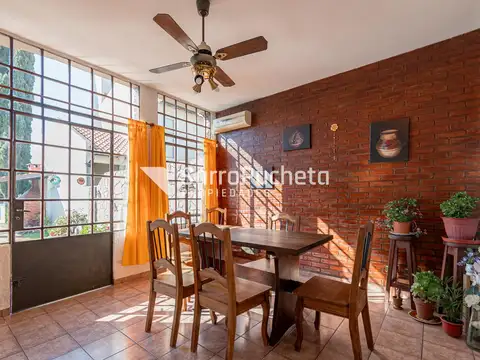 Venta casa 4 ambientes con piscina y quincho en Haedo.