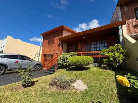 CASA DE 5 AMBIENTES EN VENTA - MORON SUR