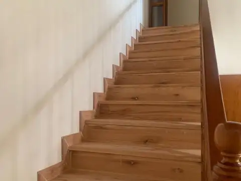 Venta casa B° Los Castaños Chacras de Coria