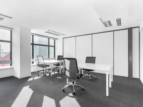 Alquiler de oficina comercial para 3 personas en Montevideo, Carrasco Valley.