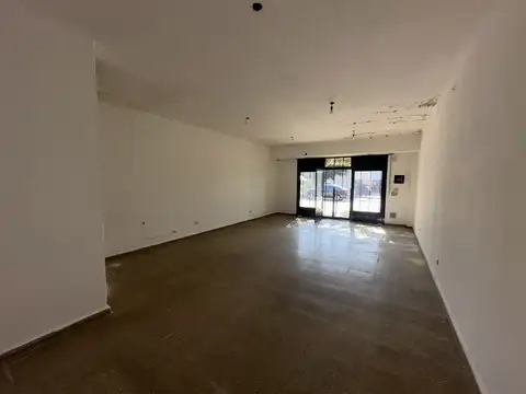 Local en Venta Via Púb.