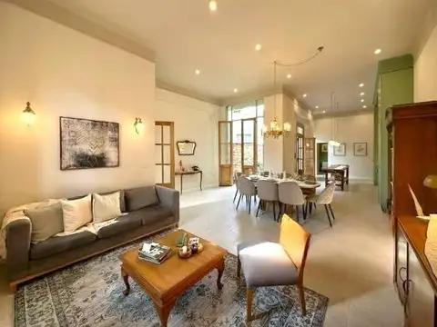 Casa en  venta Pichincha 3 dormitorios patio y pileta. Reciclada