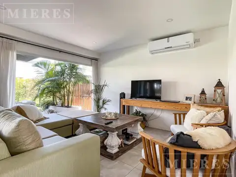 Casa en Venta con 4 cocheras