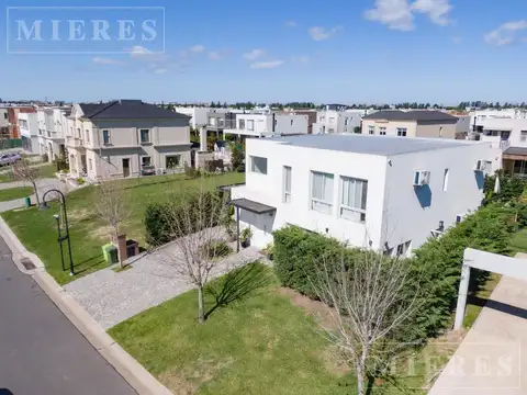 Casa 6 ambientes con 3 baños