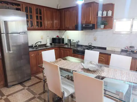 VENTA CASA 3/4 DORM TERRAZA Y PATIO - APTA BANCO -32 ENTRE 134 Y 134 BIS LA PLATA