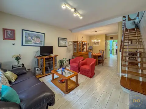 Casa 5 ambientes con 3 baños