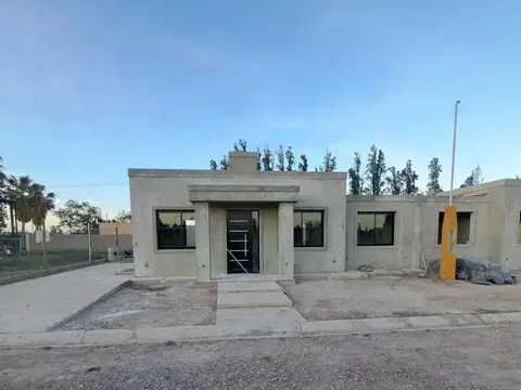 Casa 2 ambientes con 1 baño