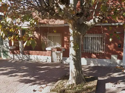 Casa  3 amb con patio y terraza con quincho