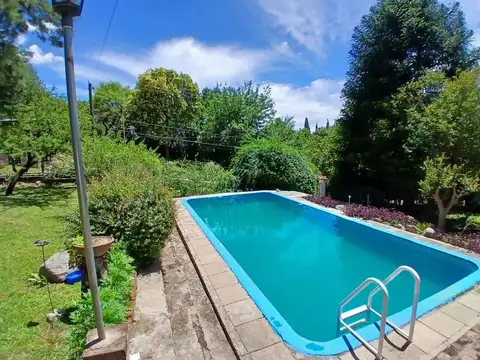 Casa 8 ambientes con 3 baños