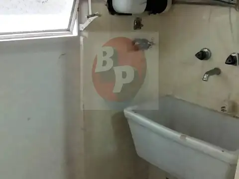 M/BUEN DEPTO 2 AMB. AL FTE. - SUPER LUMINOSO! - EXC. ZONA!