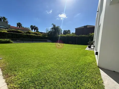 Casa en Venta con 1 cochera